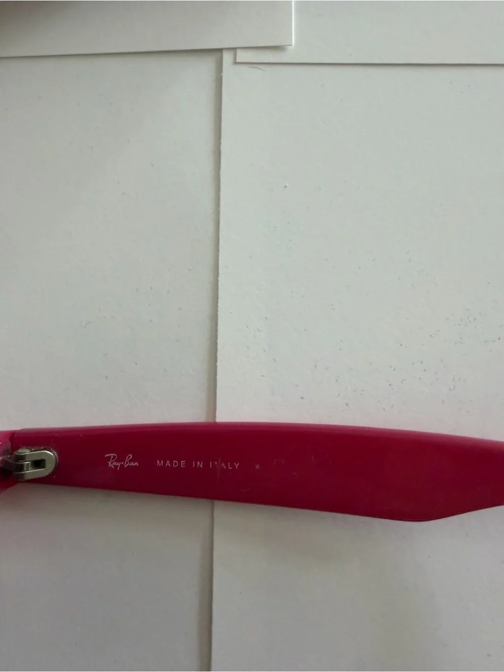 Ray-Ban RB 2132 New Wayfarer 758/32 Fuchsia Red Sunglasses + Case
